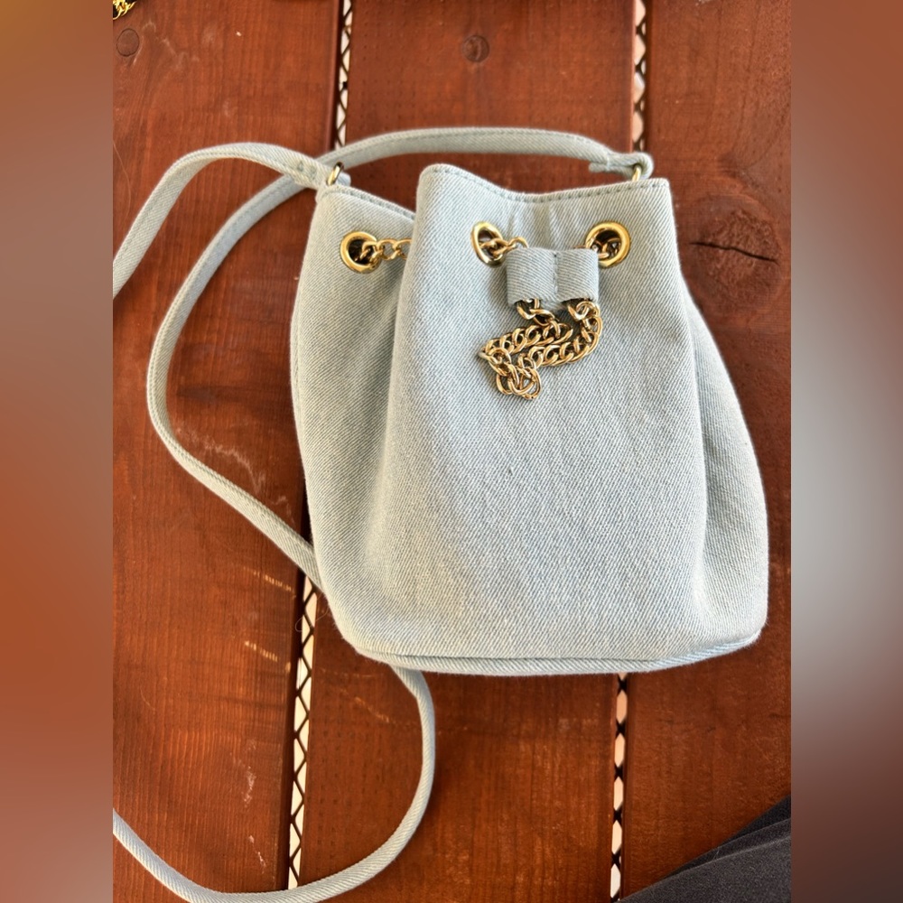 Small jean blue bag. No brand‎ listed